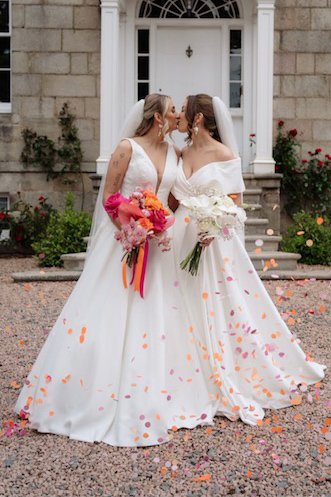 Fresh flowers on a wedding cake. Florist - Bloomers and Bows Macduff. Photographer - Dani Rose Photography